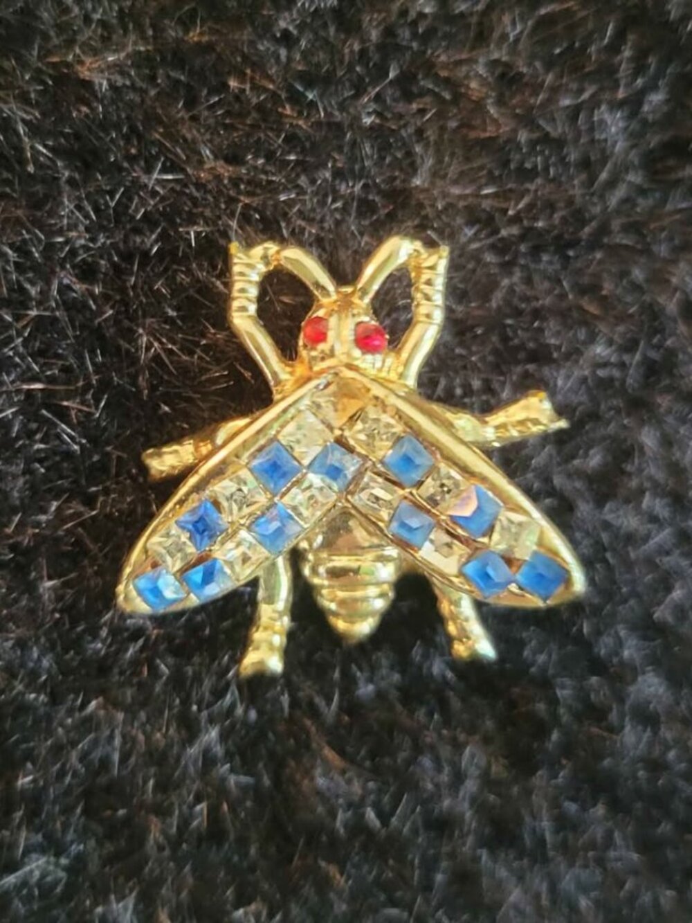 VTG Bee Brooch Featuring Red, White, And Blue Crystals Set In A Gold-Tone Metal